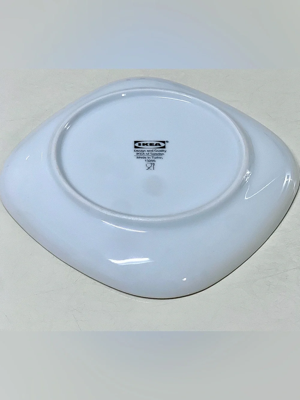White IKEA VARDERA 13286 Soft Angle Square Dinner Plate
